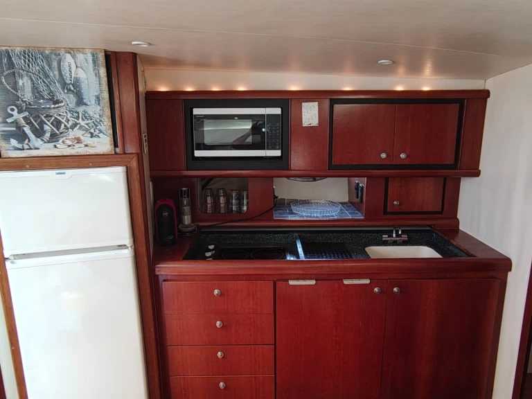 Ein Trojan Carver 440 mieten in Terracina