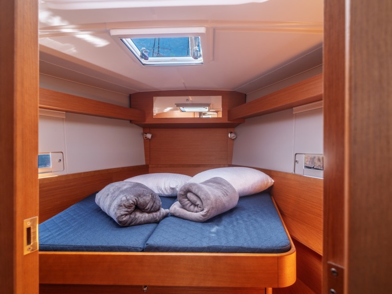 Ein Dufour Dufour 430 Grand Large mieten in Olbia