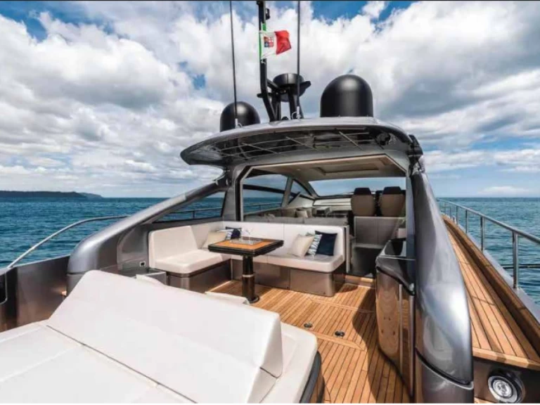 Vermietung Motorboot Pershing mit Führerschein