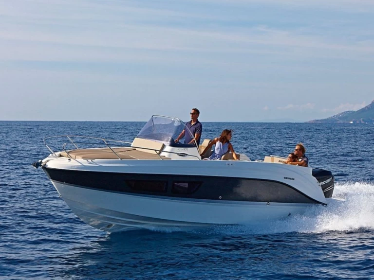 Quicksilver QUICKSILVER ACTIV 805 SUNDECK mieten Cavalaire-sur-Mer