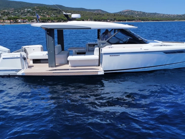 Ein Saxdor 400 GTO mieten in Cavalaire-sur-Mer