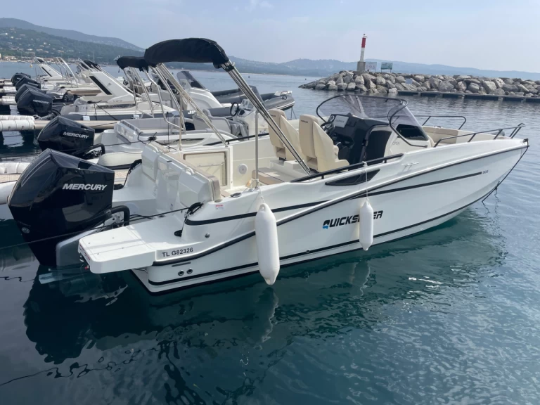 Boot mieten Cavalaire-sur-Mer günstig QUICKSILVER 805