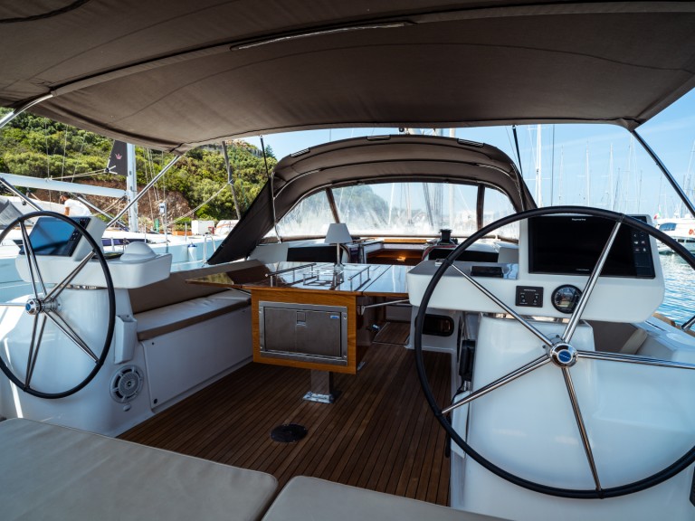 Ein Dufour Dufour 520 Grand Large mieten in Olbia