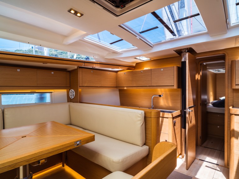Ein Dufour Dufour 520 Grand Large mieten in Olbia