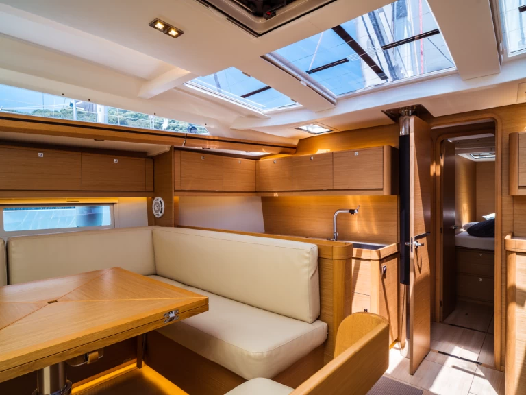 Ein Dufour Dufour 520 Grand Large mieten in Olbia