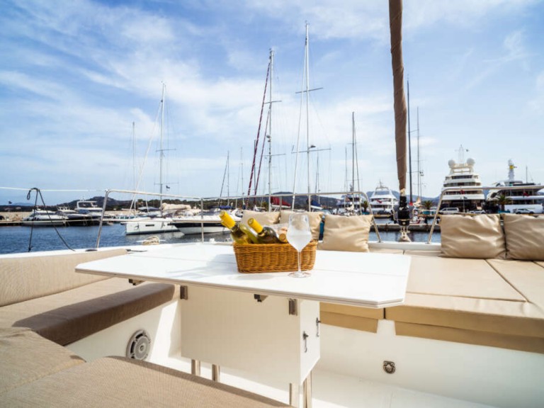 Katamaran mieten in Olbia zum besten Preis