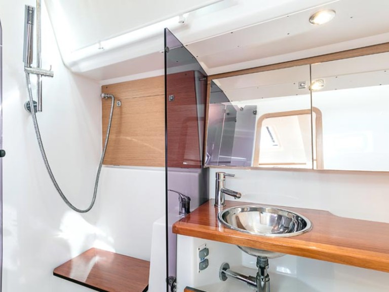 Ein Dufour Dufour 412 Grand Large mieten in Olbia