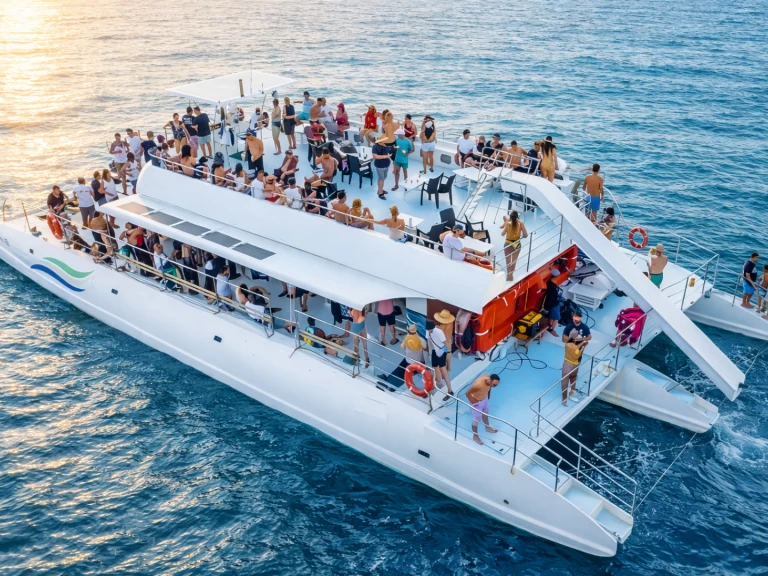 Ein Custom - Trimarán 62 FT Trimaran mieten in Coco Bay