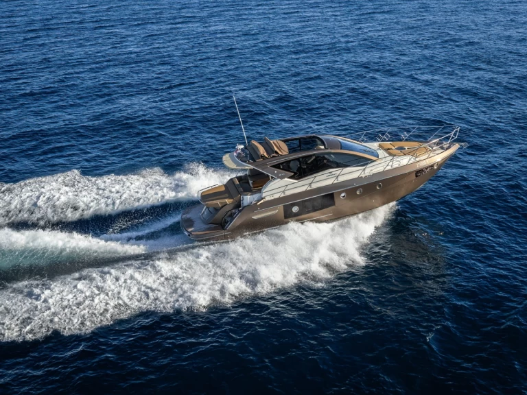 Bootsverleih Cranchi M 44 Hard Top Split Samboat