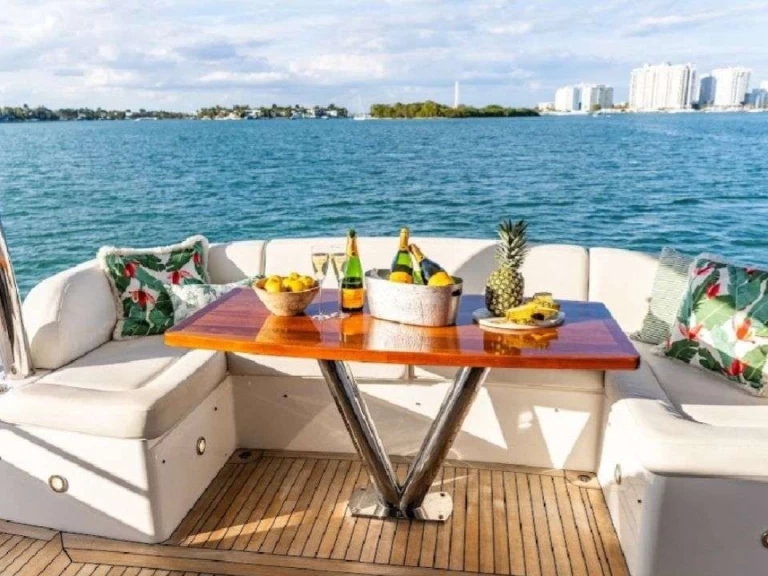 Yacht mit oder ohne Skipper Sunseeker mieten in Miami Beach