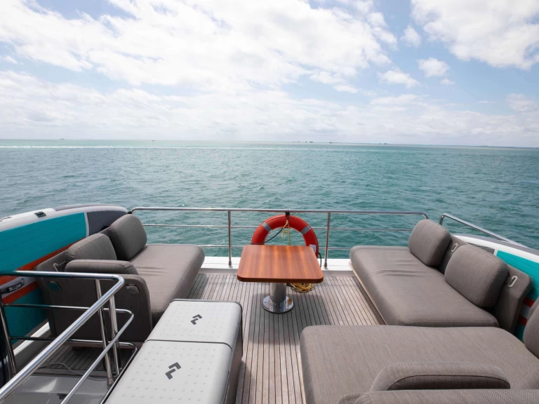 Ein Azimut Geisha mieten in Florida