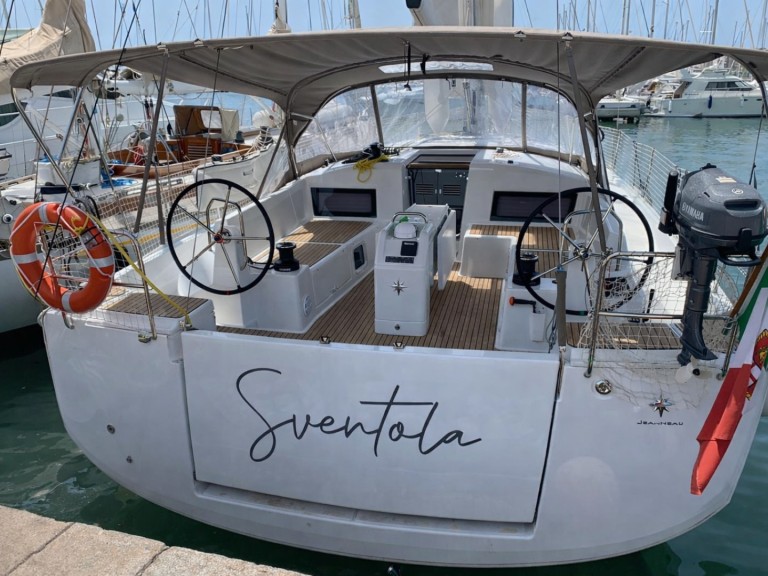 Boot mieten Nettuno günstig Sun Odyssey 490