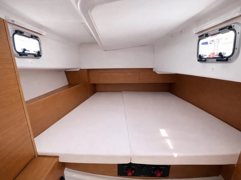 YachtCharter in Nettuno - Jeanneau Sun Odyssey 350 auf SamBoat