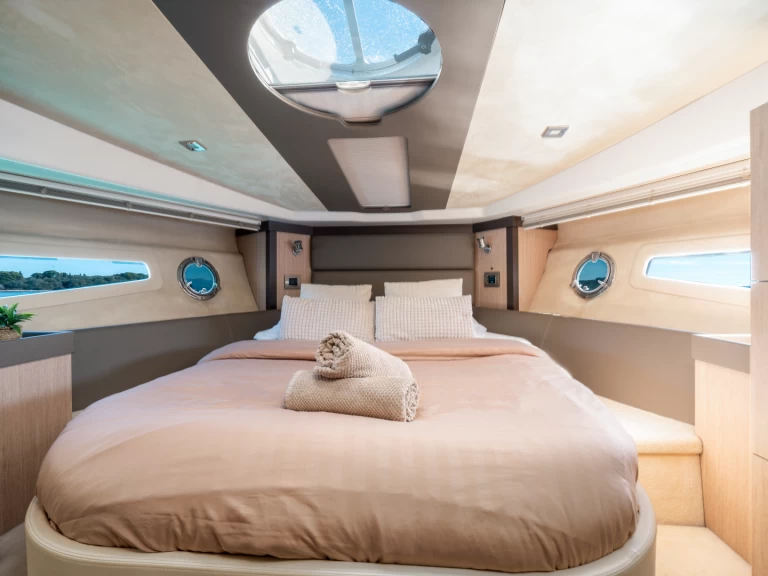 Boot mieten Kaštel Gomilica günstig Cranchi M44 HT