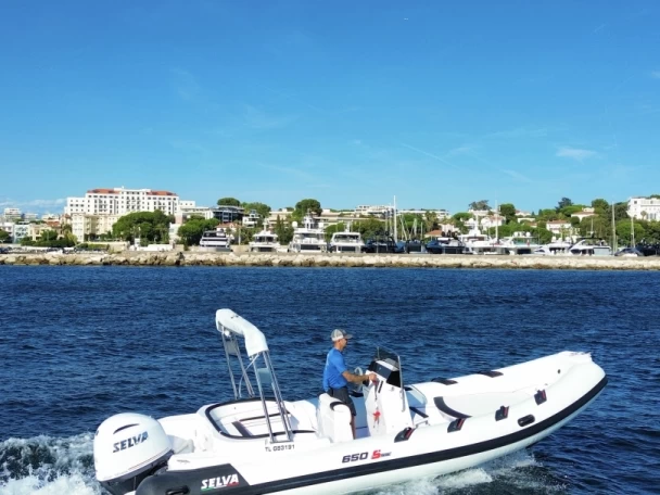 Schlauchboot mit oder ohne Skipper Selva mieten in Antibes