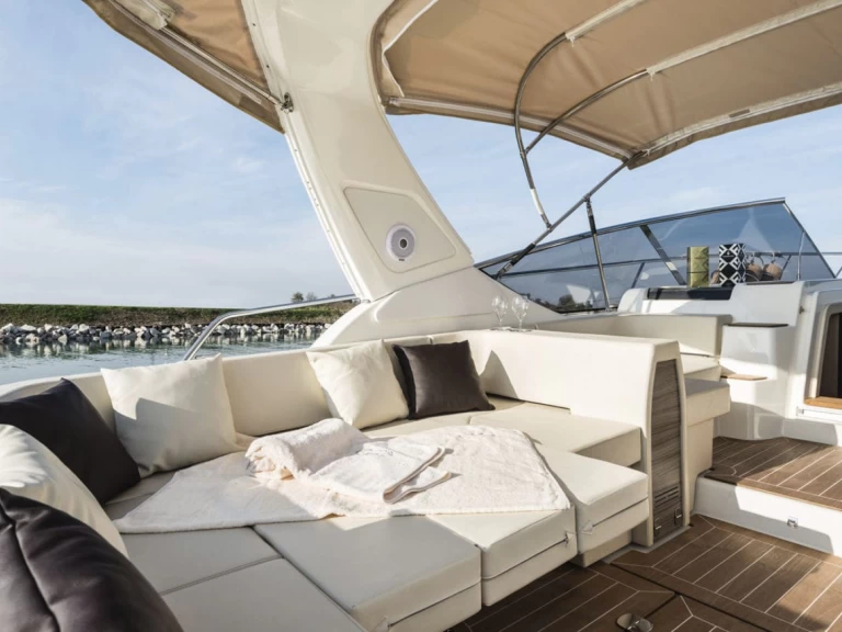 Motorboot mit oder ohne Skipper Cranchi mieten in Sorrent