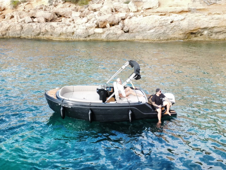 Ein Mareti Open 500 Classic mieten in San Antonio Port