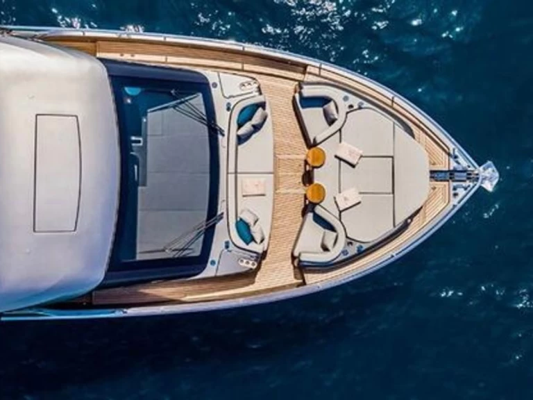 YachtCharter in Saint-Tropez - Cranchi Cranchi Sessantasette 67 auf SamBoat