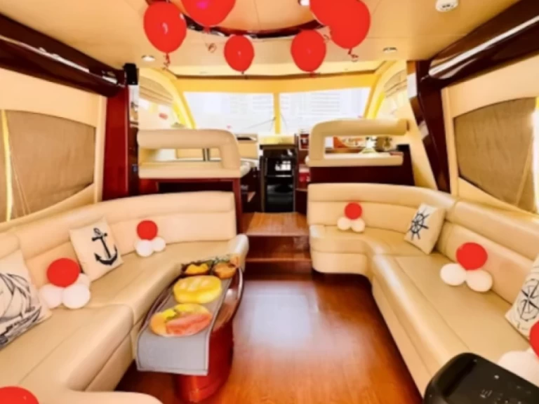 Majesty Yachts 50 mieten Dubai Marina