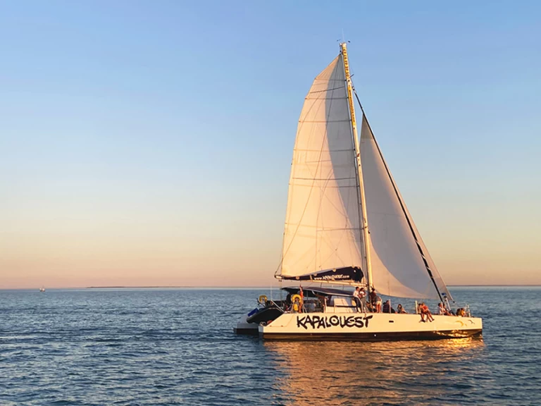 Katamaran mit oder ohne Skipper Naval Force 3 mieten in Les Minimes