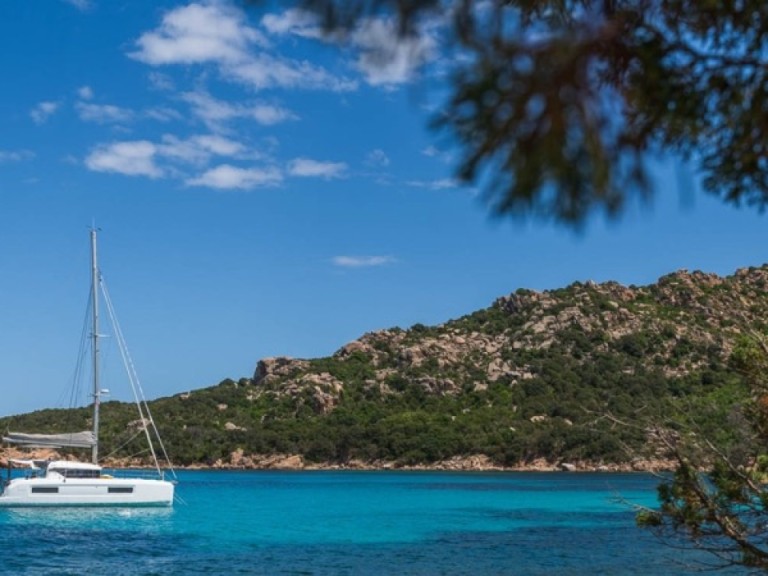 YachtCharter in Cugnana Verde - Lagoon Lagoon 38 - 4cab auf SamBoat