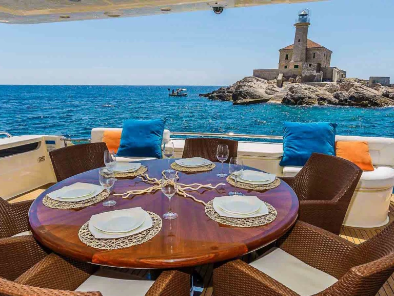 Ein Ferretti Ferretti 880 mieten in Seget Donji