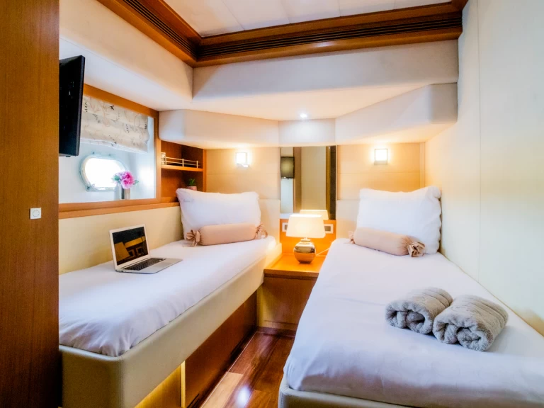 Boot mieten Split günstig Ferretti 780