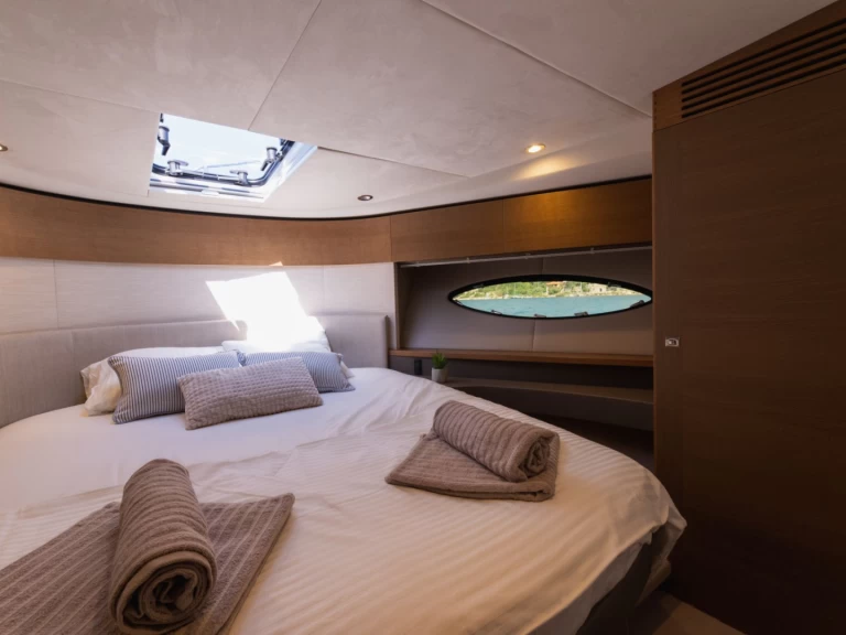 Ein Princess Princess F43 mieten in Dubrovnik