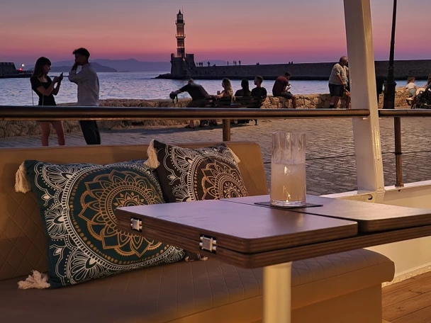 Motorboot mit oder ohne Skipper Custom Made mieten in Chania Port