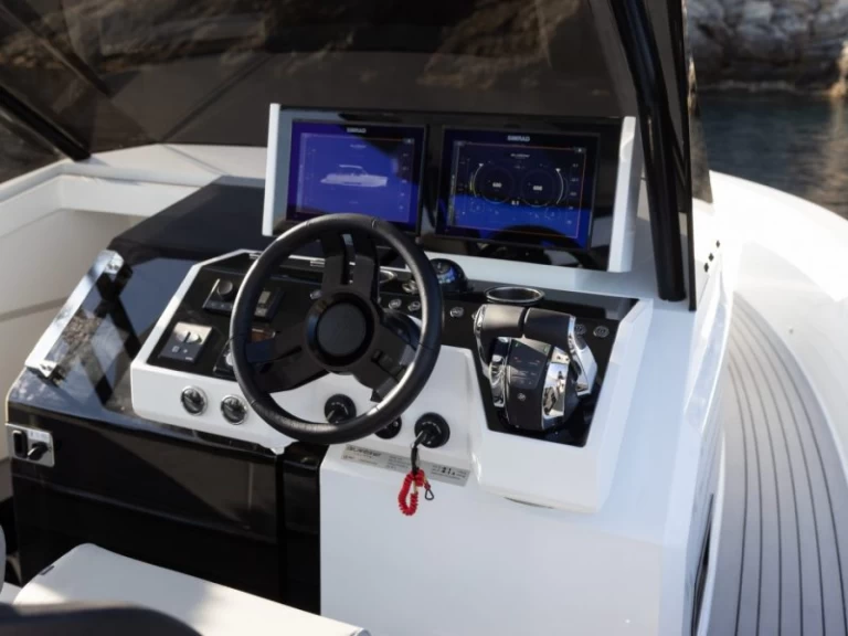 De Antonio d36 mieten Porto Badino