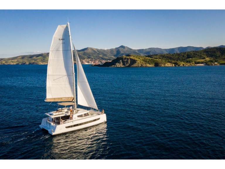 Ein Bali Bali 4.8 (4 cab +1) mieten in Lavrion