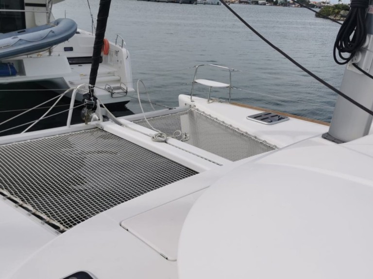 Ein Lagoon Lagoon 380 mieten in Propriano