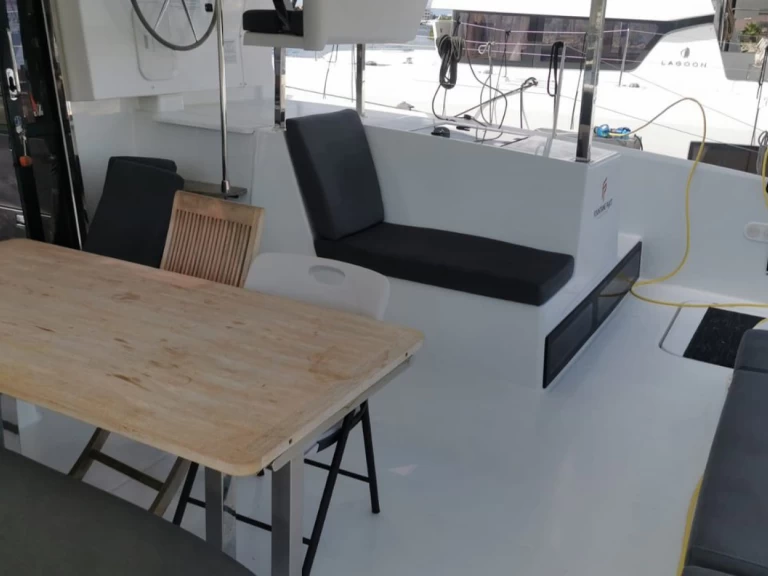 Katamaran mit oder ohne Skipper Fountaine Pajot mieten in Propriano