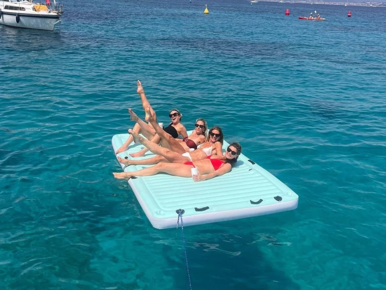 Ein Four Winns Sundowner 285 mieten in Cannes