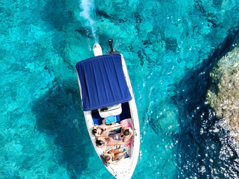 Motorboot mit oder ohne Skipper Ranieri mieten in Zakynthos
