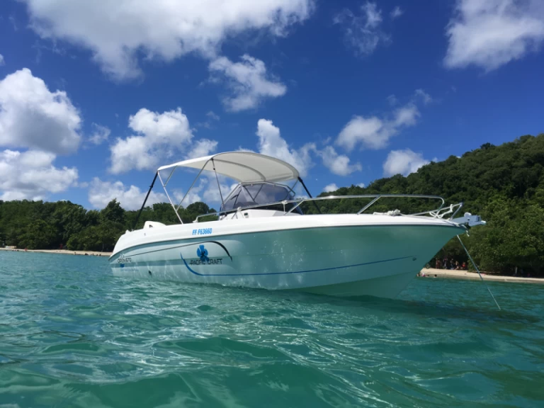 YachtCharter in Le Marin - Pacific Craft Pacific Craft 670 Open auf SamBoat