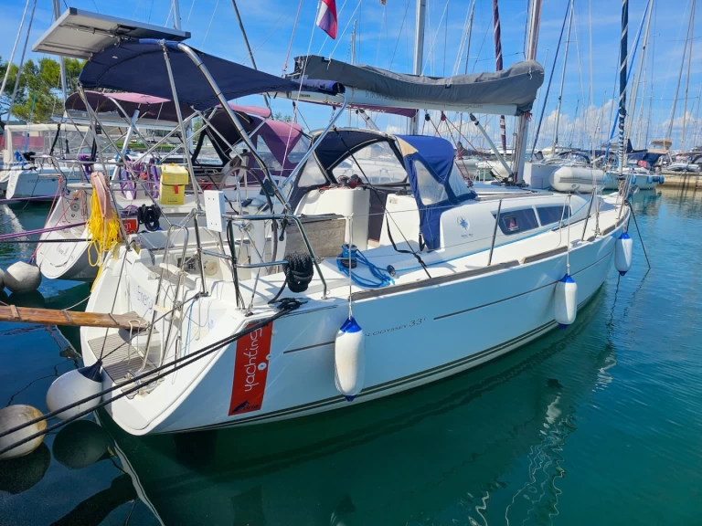 Ein Jeanneau Sun Odyssey 33i mieten in Izola
