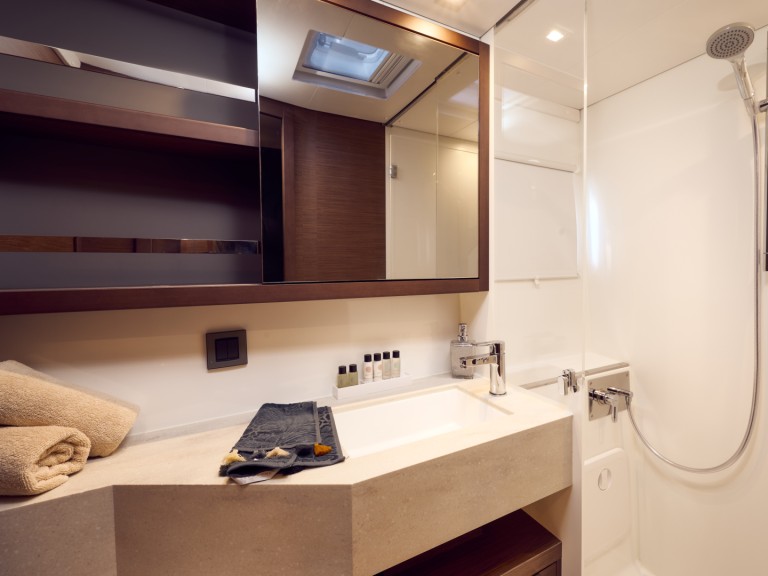 Katamaran mieten in Trogir zum besten Preis