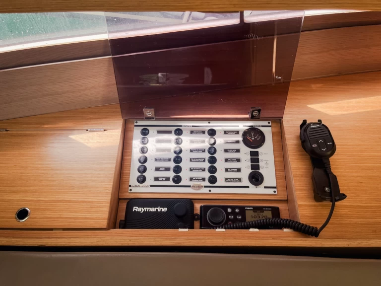 Ein Dufour Dufour 412 Grand Large mieten in Olbia