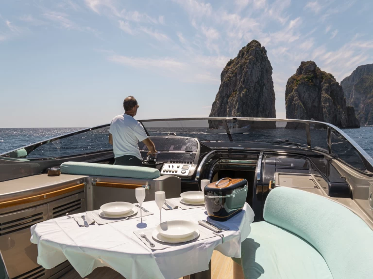 Ein Riva RIVALE 52 mieten in Italien