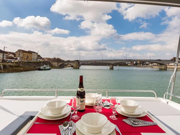 YachtCharter in Trèbes - Le Boat Horizon 1 auf SamBoat