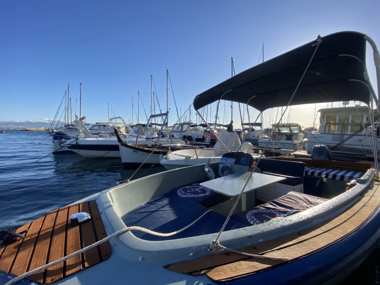 Motorboot mit oder ohne Skipper Sonni vega mieten in Cagliari
