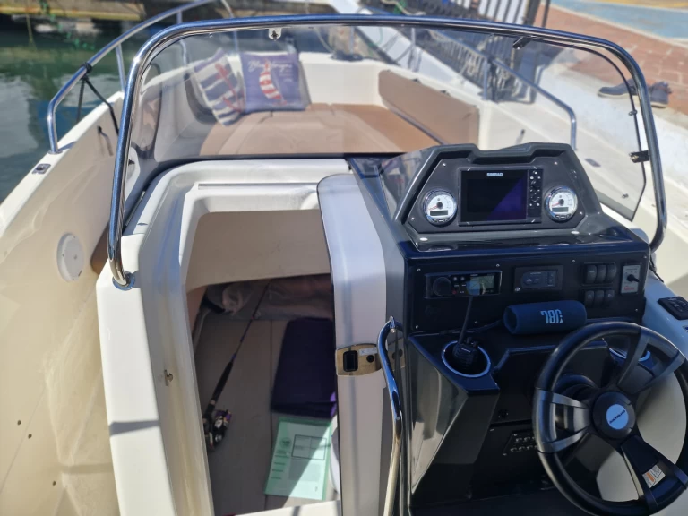 Motorboot mit oder ohne Skipper Quicksilver mieten in Estepona
