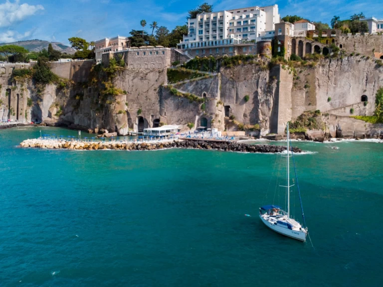 Ein Dufour Dufour 385 Grand Large mieten in Castellammare di Stabia