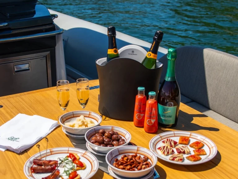 Motorboot mit oder ohne Skipper Sacs mieten in Phuket