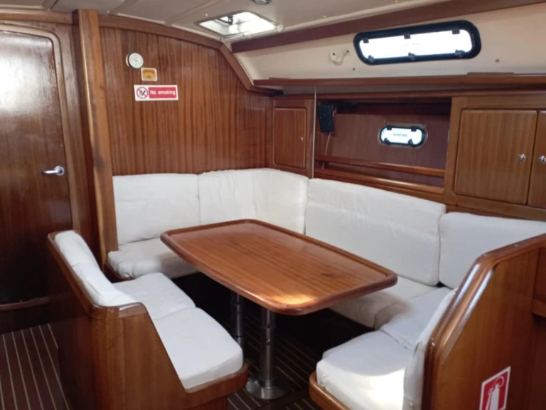 Ein Bavaria Cruiser 40 mieten in Salamína