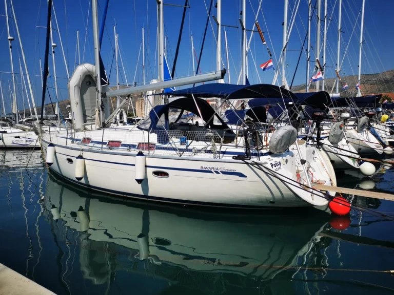 Ein Bavaria Bavaria 42 Cruiser mieten in Trogir