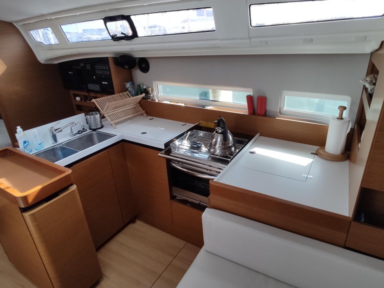 Bootsverleih Jeanneau Sun Odyssey 410 Piräus Samboat