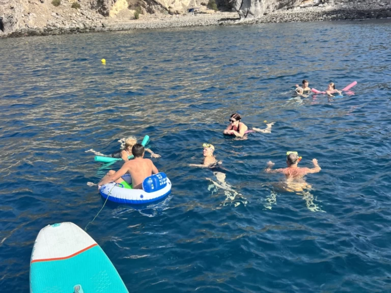 Vermietung Motorboot Astondoa mit Führerschein