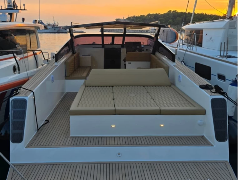 Motorboot mit oder ohne Skipper Felix 37 mieten in Makarska